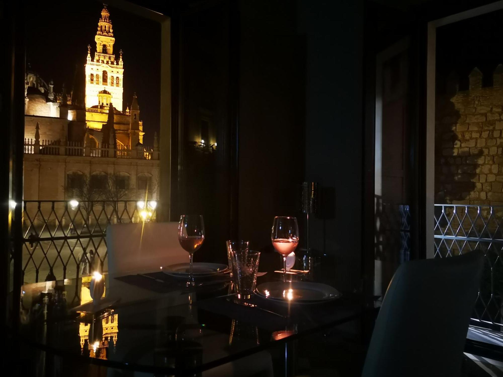 Luxury Apartment With Views To Alcazar, Cathedral And Giralda., Seville